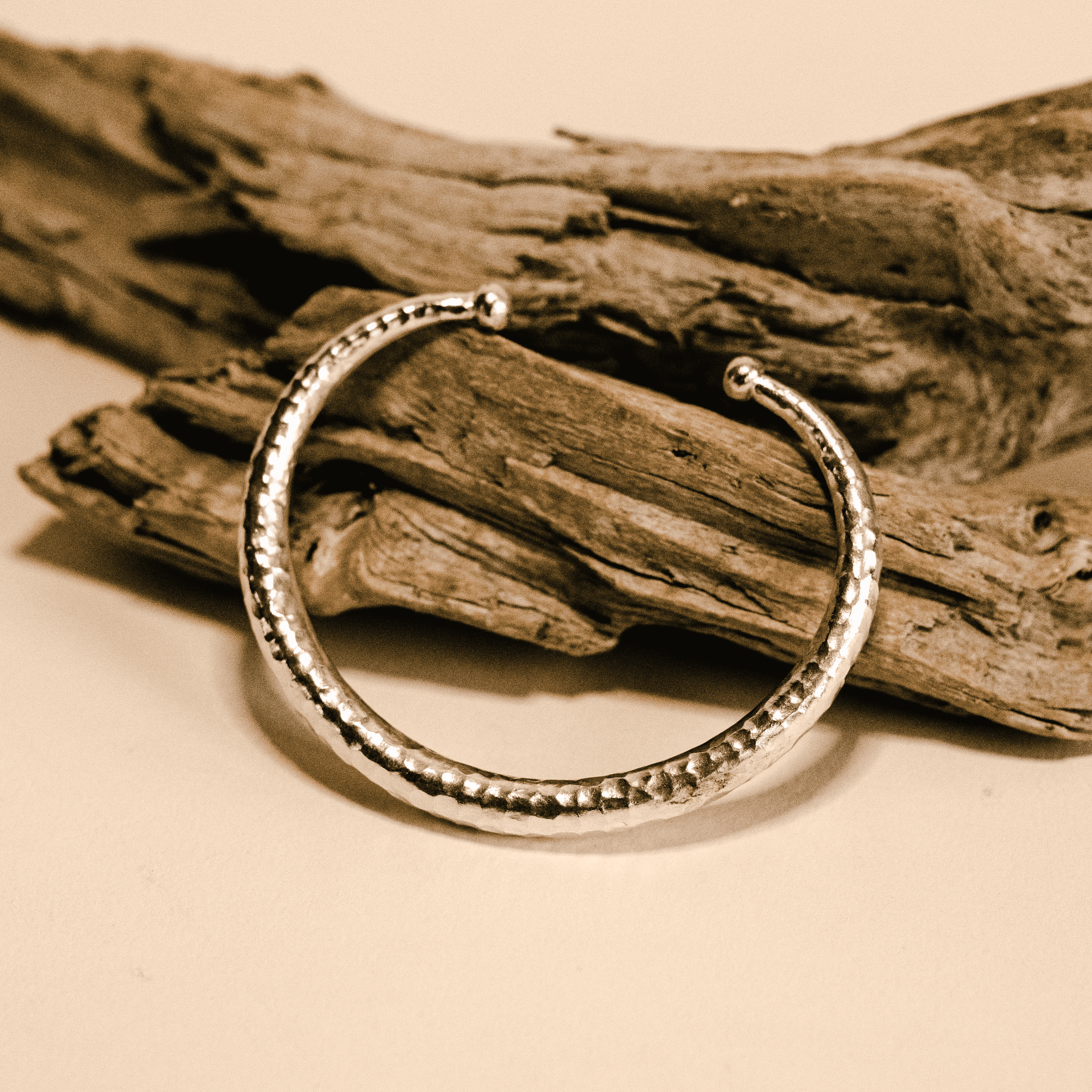 HAMMERED SHINE  BRACELET